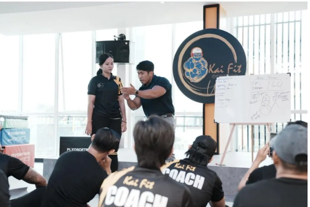Chris Putra Berikan Coaching dan Sharing Session untuk Personal Trainer Kai Fit Ultimate di Palembang